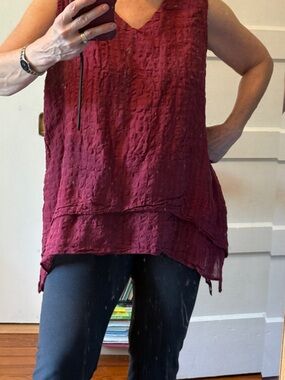 Textured Sleeveless V-Neck Tank Top from LAFixSun in Deep Wine